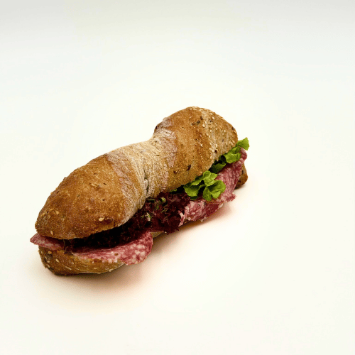 sandwich dunkel mit salami